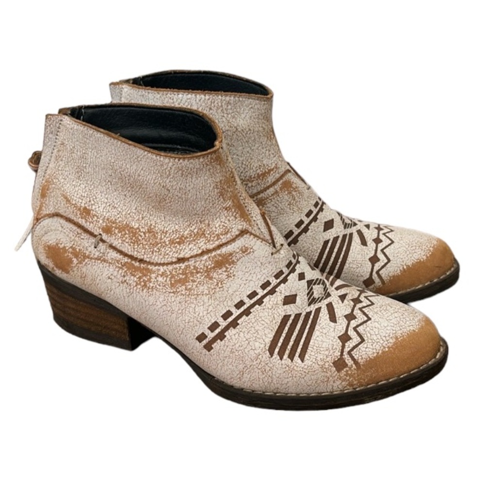 Farylrobin Cream and Tan Distressed Leather Ankle Boots
